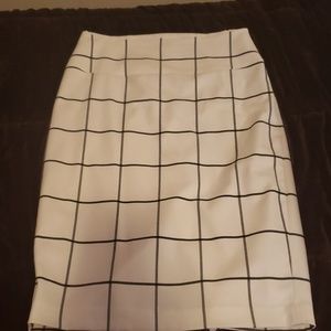 New York and Company Checkered Pencil skirt